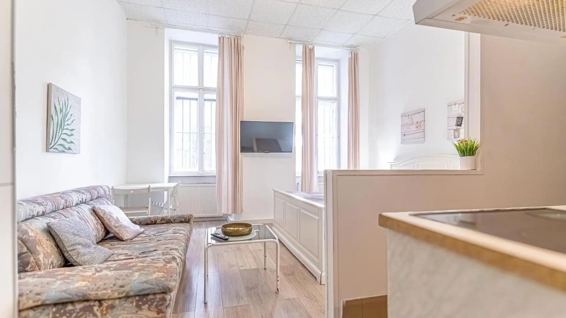 Stylish Small & Cozy Apt - Ideal For Longstays Viena